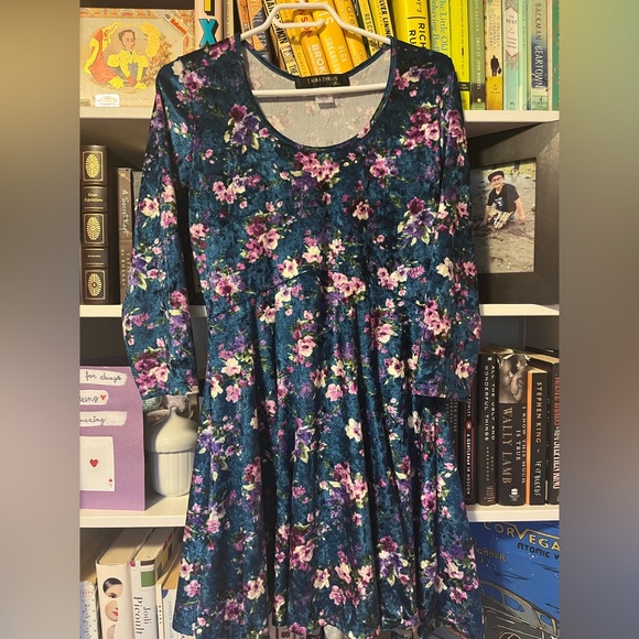 New condition Pinup Girl Clothing “Hannah” babydoll dress in stretch velvet - Picture 2 of 4